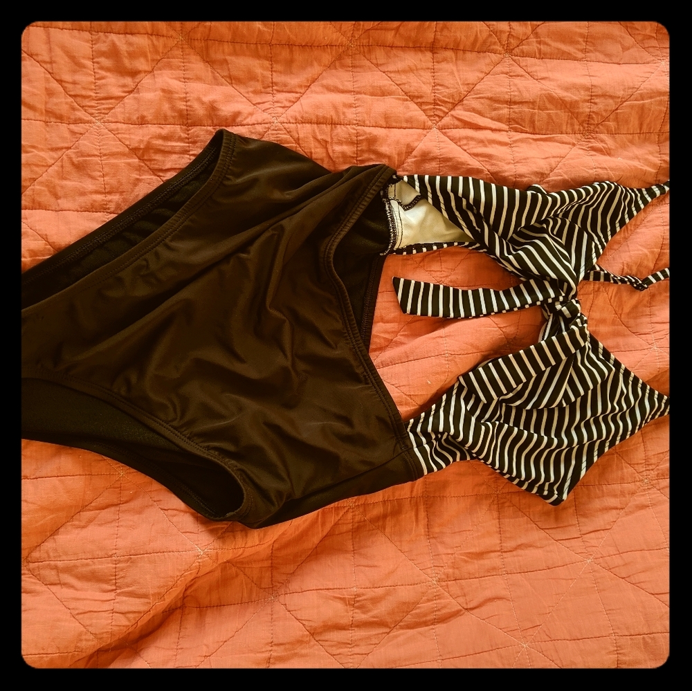 One Piece Swim Suit With Cut Outs Size Small Gem